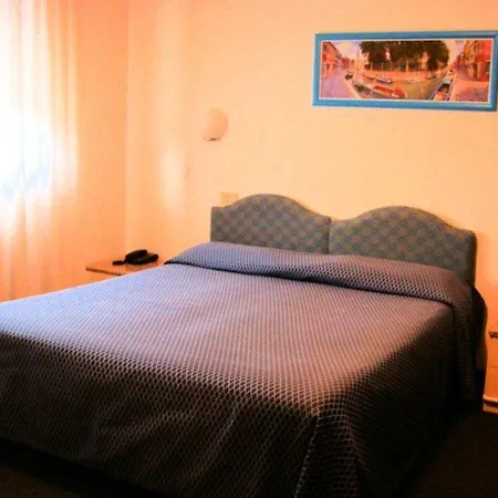 Hotel Capitol 3*