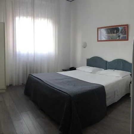 Hotel Capitol 3*